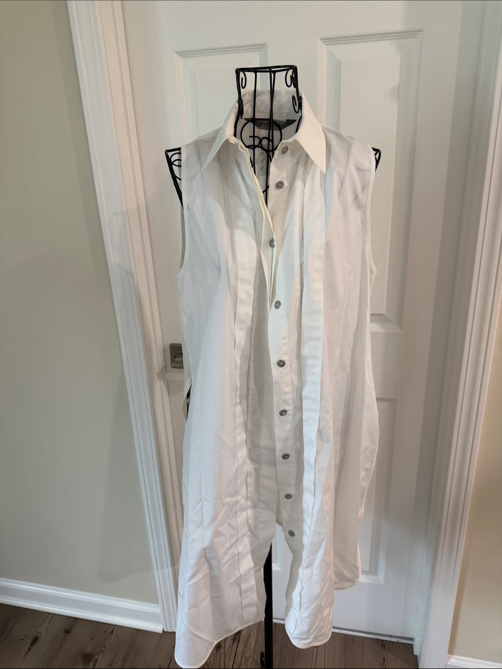 Sportmax White Sleeveless Button-Front Long Shirt